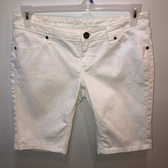 City Streets Womens Size 9 White Metal Studded Pockets Denim Jean Bermuda Shorts - Picture 4 of 9